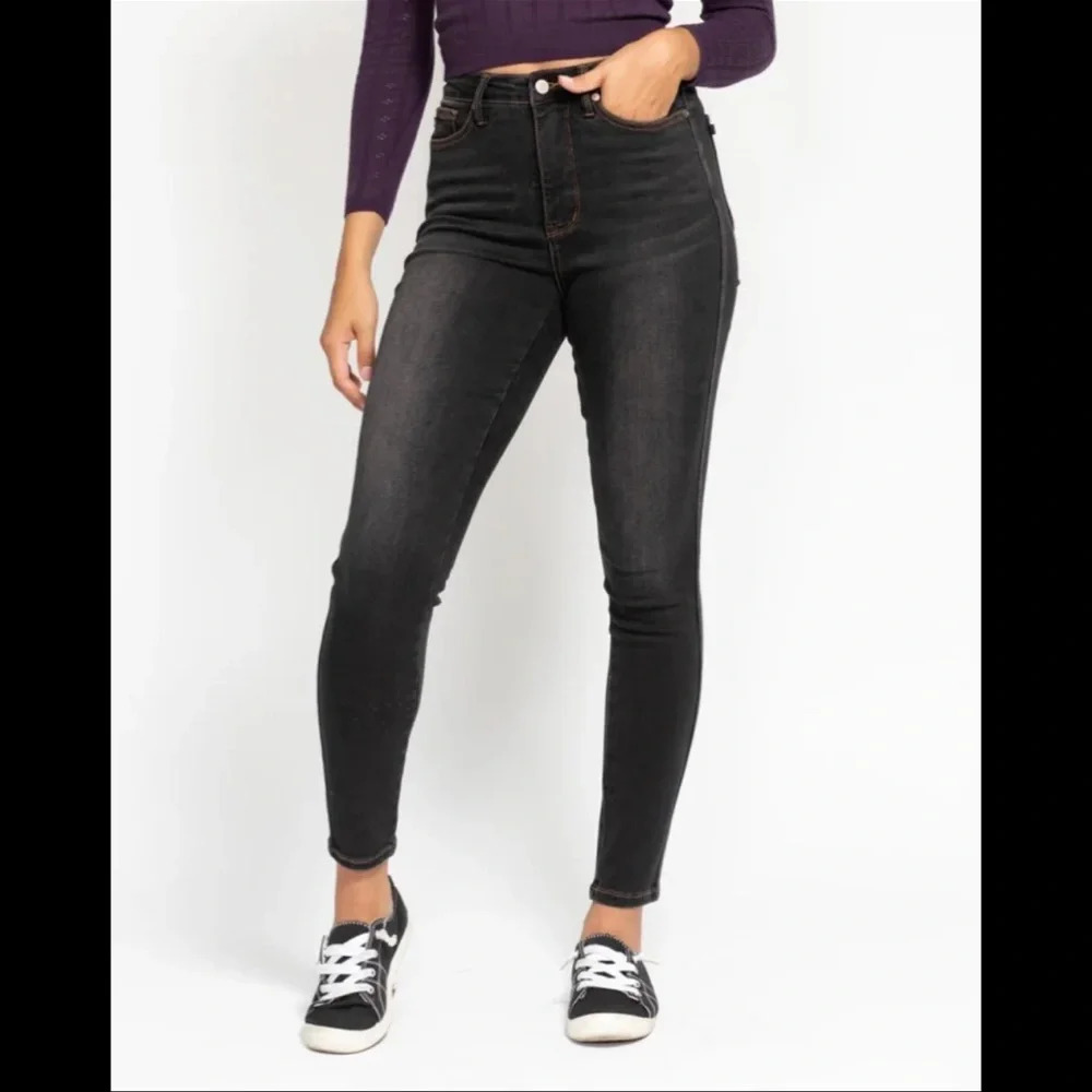 Judy Blue High Waist Tummy Control Black Wash & Contrast Thread Skinny